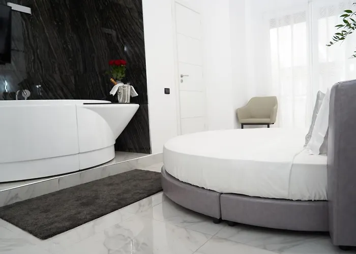 Gregorio Vii Luxury San Damaso Hotel