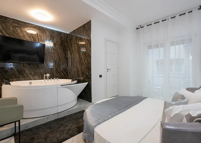 Gregorio Vii Luxury San Damaso Hotel