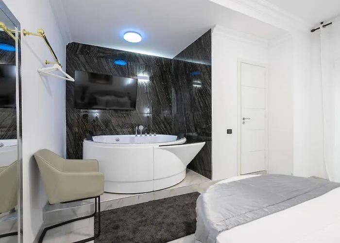 Hotel Gregorio Vii Luxury San Damaso 3*