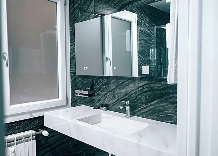Gregorio Vii Luxury San Damaso מלון 3*