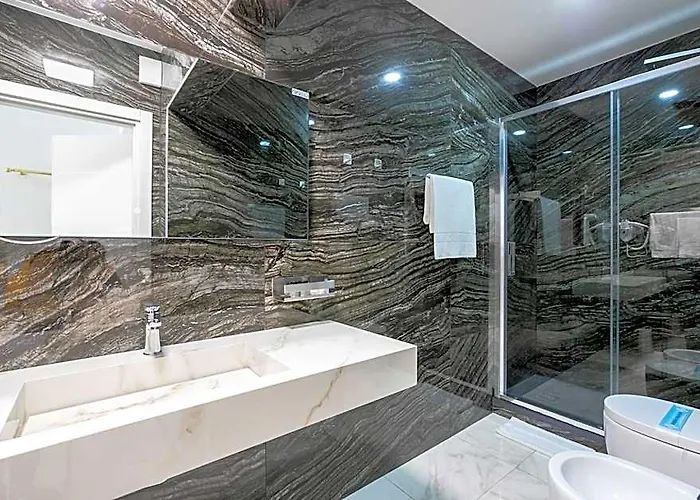 מלון Gregorio Vii Luxury San Damaso 3*