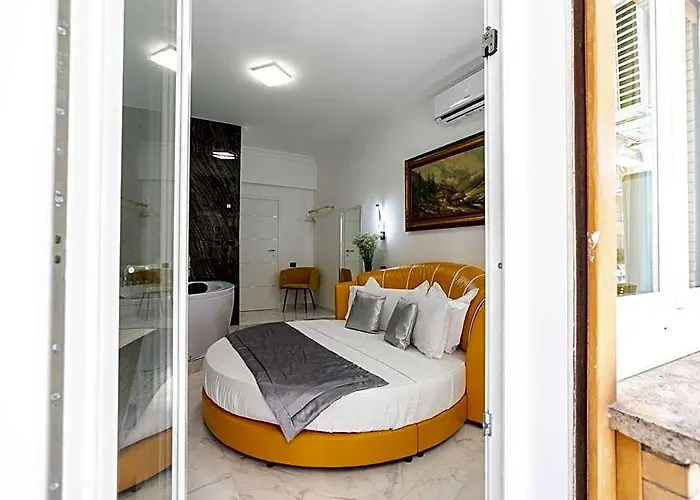 Gregorio Vii Luxury San Damaso מלון 3*