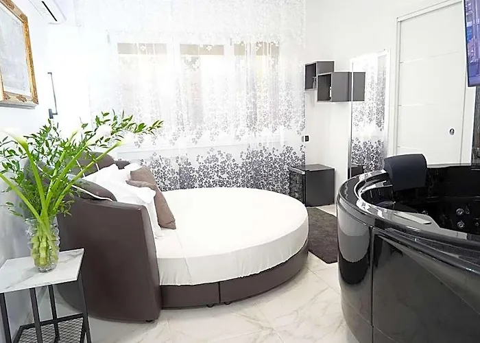 Gregorio Vii Luxury San Damaso מלון