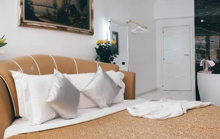Gregorio Vii Luxury San Damaso מלון 3*